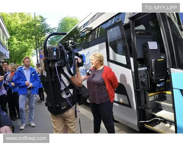 周丽专访：从街头到舞台的蜕变与坚持之路